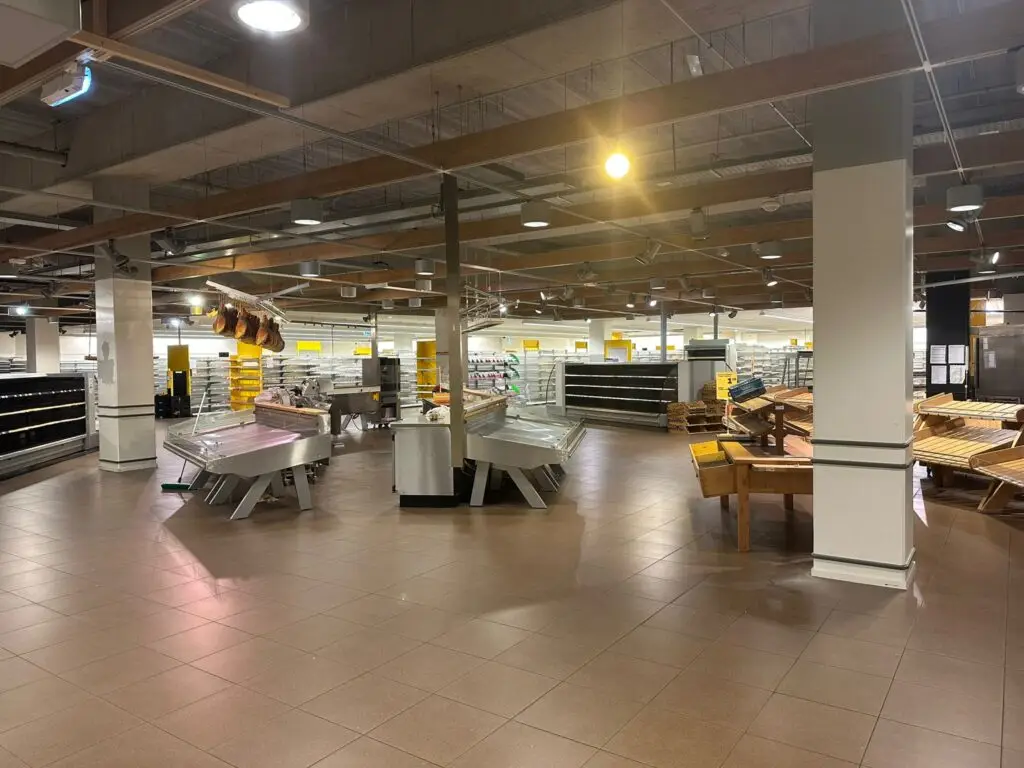 TE HUUR: Multifunctionele winkelruimte van circa 2.738 m² groot – Jan Fabriciusstraat 19 Assen
