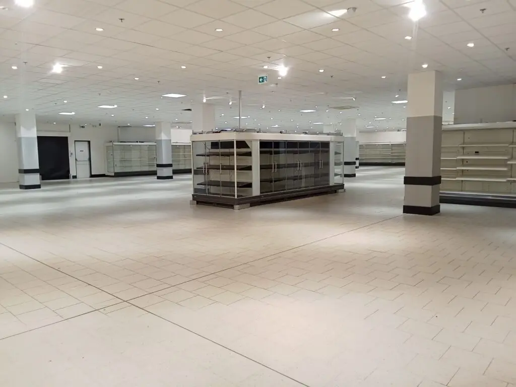 Te Huur: Multifunctionele winkelruimte van circa 1.613 m² (vvo) groot – Jan Fabriciusstraat 17 Assen